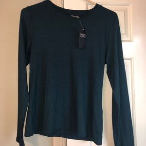 BRAND NEW w/ tags Women’s Abercrombie Long Sleeve